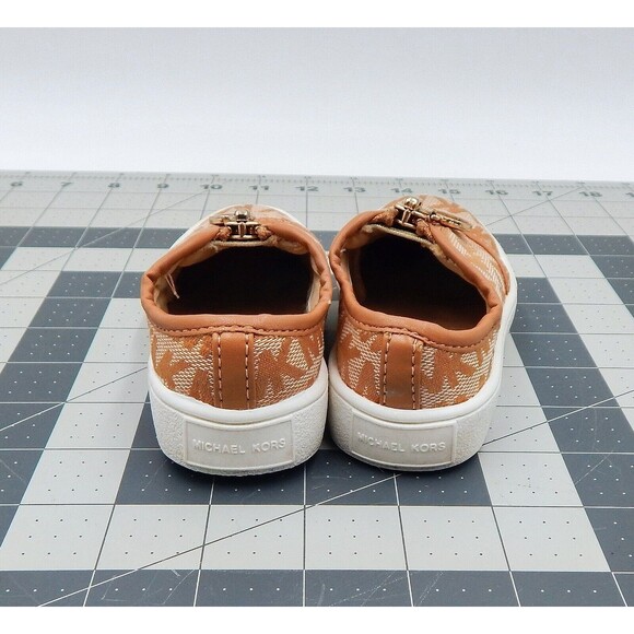 Michael Kors Logo Slip-On Tan Girls Sz 5 Toddler Loafer Zip Shoes Monogram Arrow - Picture 4 of 10